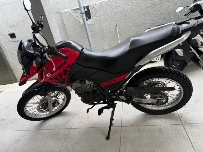 Yamaha Crosser 150 vermelha, muito conservada e pronta para rodar.
