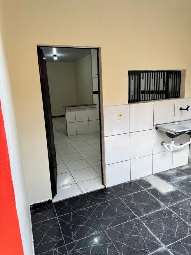Alugo casa no centenário