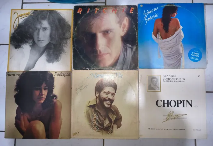 Lote 27 LPs/discos de vinil variados: Simone, Joanna, Ritchie, Ray Conniff entre outros