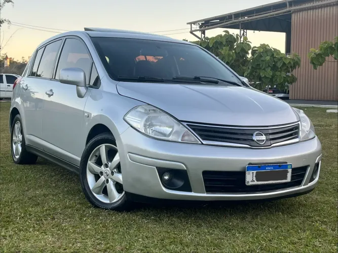Nissan Tiida SL 1.8/1.8 Flex 16V Aut. 2011