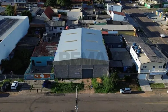 Galpão de 700m² no Bairro Liberdade | Estrutura Versátil para sua Operação!
