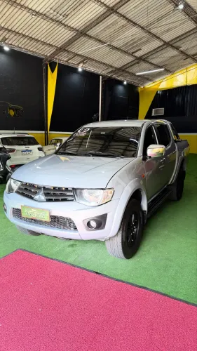 Mitsubishi L200 Triton HLS 2.4 Flex 16V CD Mec. 2013