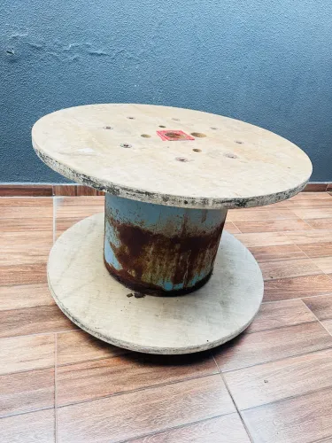 Vendo carretel de madeira