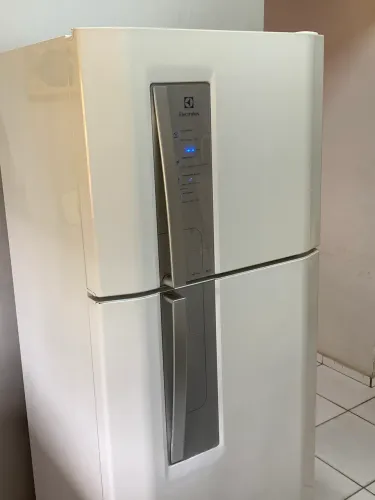Geladeira Eletrolux Frost Free Duplex Branca com Painel Digital