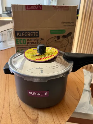 Panela de Pressão Alegrete 4,5 Litros Antiaderente Fechamento Externo