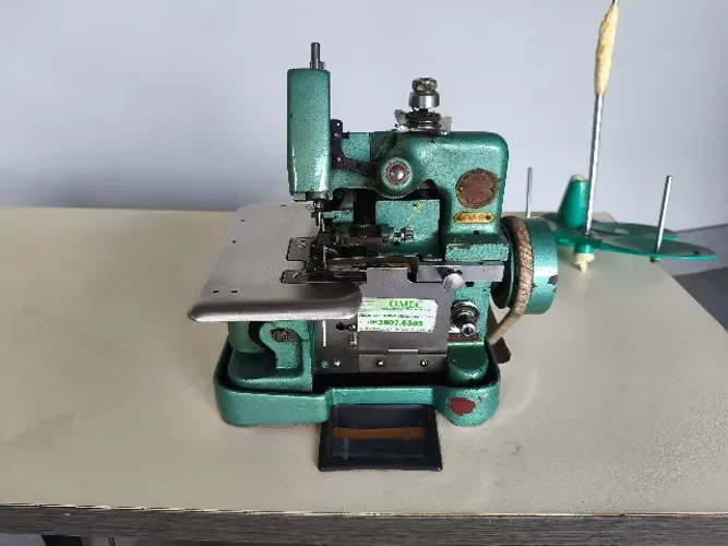 Máquina de Overlock GEMSY GN1-6.