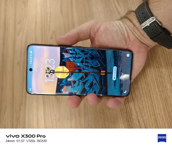 Vivo /Jovi V50