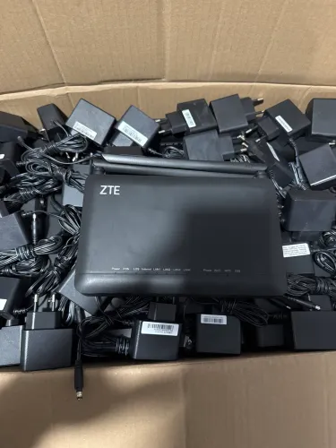 Lote contendo 43 unidades zte 670L