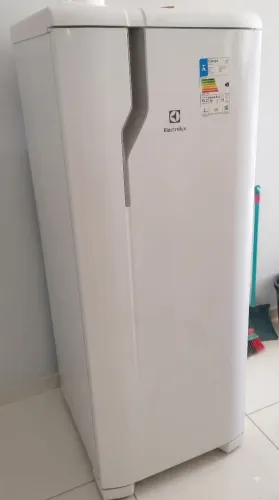 Geladeira Electrolux 240L Degelo Prático (Cycle Defrost)