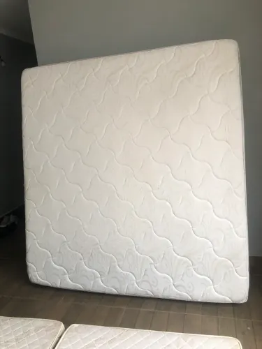 Cama King Size Padrão: 1,93 m × 2,03 m