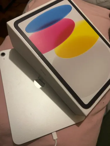 iPad 11ª geração 128 GB Wi-Fi em estado de novo, com pouquíssimo uso.