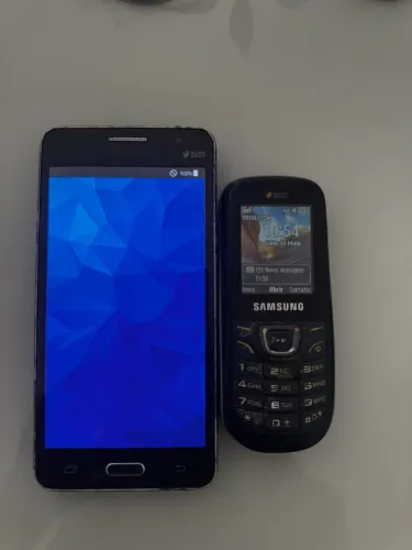 2 celulares R$ 200,00