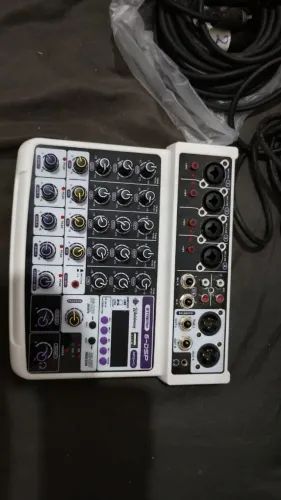 Vendo 2 caixa de som microfone tudo completo!