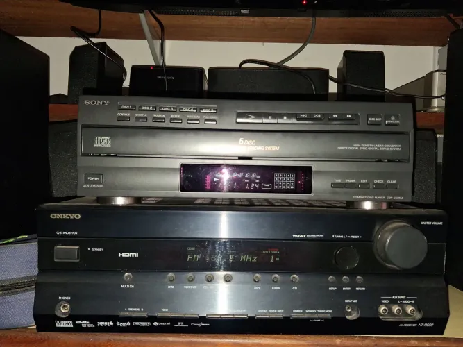 Receiver Onkyo HT-R550 5.1 HDMI,OPTICO,COAXIAL ENTRADAS E SAIDAS 5.1 100 WATTS POR CANAL
