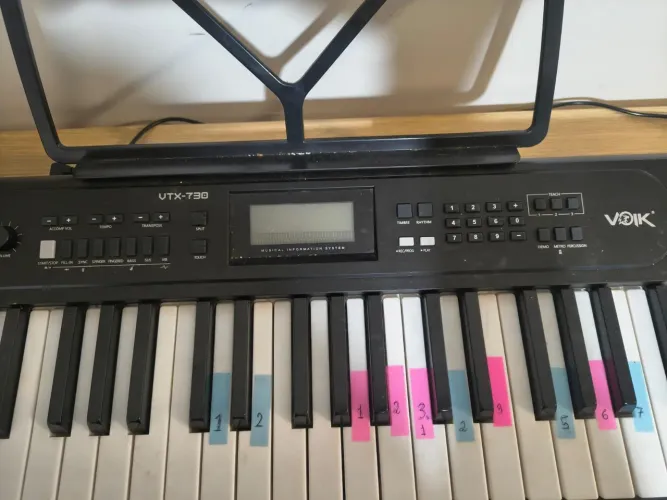 Teclado semi novo usado 2 meses apenas