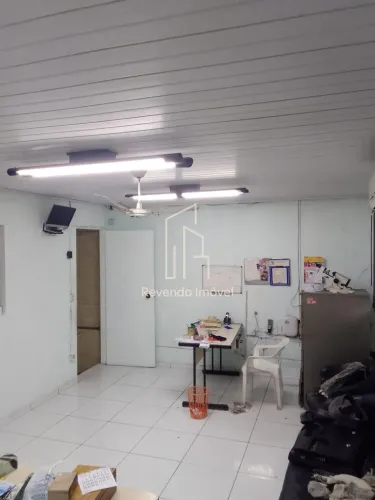 Galpão Comercial à Venda em São Paulo-SP no Bairro Parque Novo Mundo: 4 Banheiros, 1 Vaga
