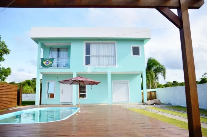 Linda casa nova 4 quartos em condomínio fechado, com piscina em Canasveirias