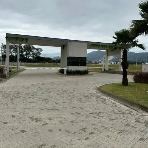 Imóvel para aluguel tem 2700 metros quadrados em condomínio fechado - Biguaçu - SC