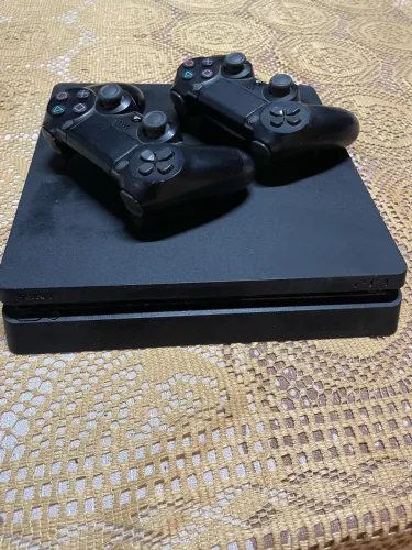 ? PS4 SLIM 500GB + 2 CONTROLES + 5 JOGOS (Mídia Física)