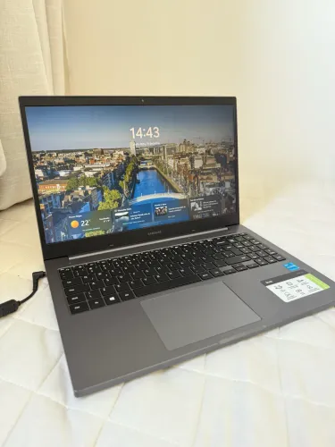 OPORTUNIDADE!! Samsung Book 550XDA, Core i3-1115G4, 8 GB RAM