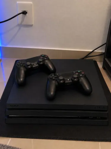 Ps4 pro(leia a descrição)