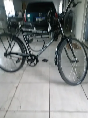 Vendo uma bicicleta barra circular sem nova valor 500 ela está toda boa é só embarca