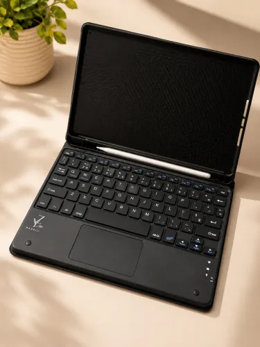 iPad Air 2- Acompanha: Capa com teclado de touch e canetinha.