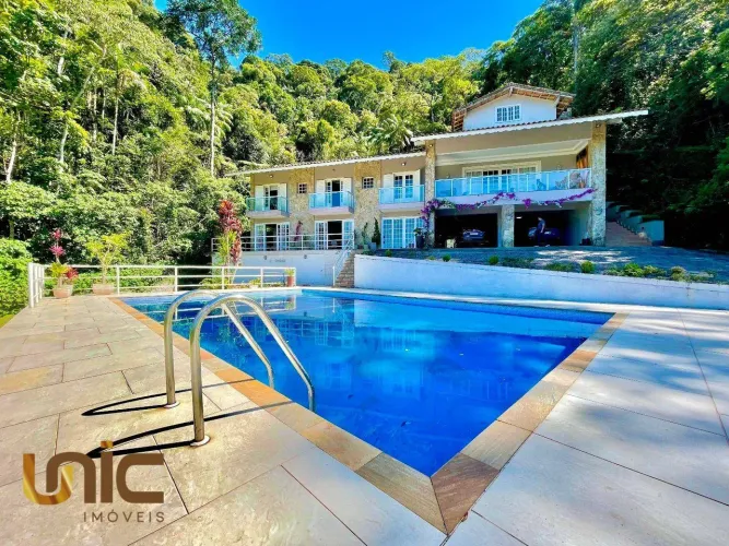 Casa com 4 dormitórios à venda, 221 m² por R$ 2.190.000,00 - Comary - Teresópolis/RJ