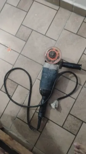 Esmerilhadeira profissional semi nova