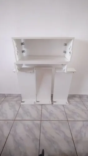 Nicho Arara de roupas MDF e alumínio 
