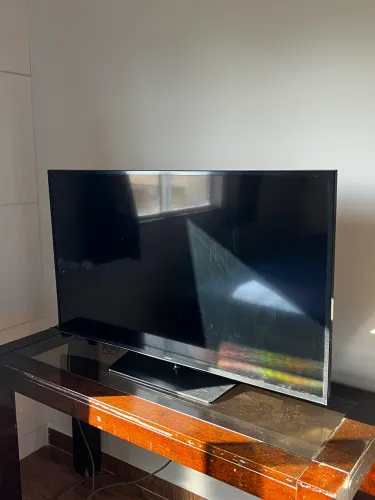 Vendo TV 50 polegadas da Samsung, ela já é Smart, com imagem limpa 4k