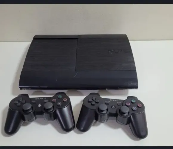 PS3 Super Slim 2 controles 4 jogos completo