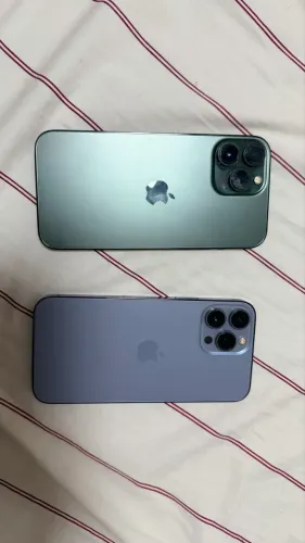 Vendo iPhone 13 Pro Max um azul e um verde