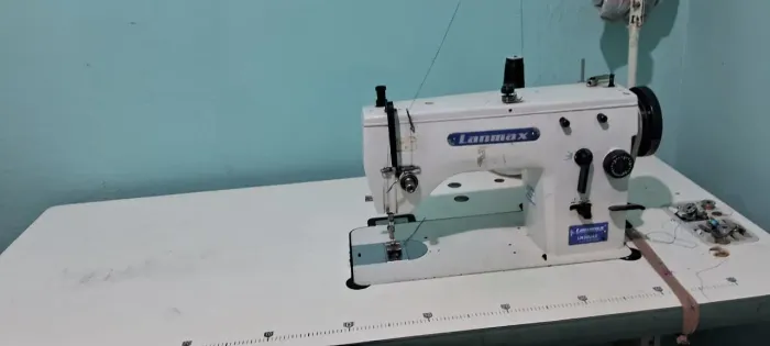 Vendo máquina d costura!!!