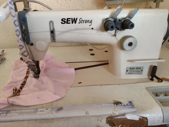 Vendo máquina ombro a ombro(reforço de gola)