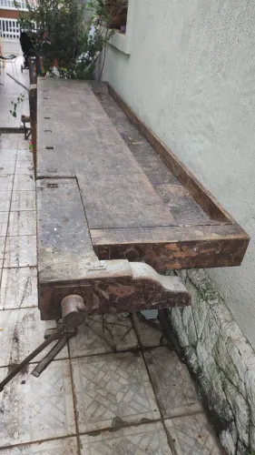 Bancada de marcenaria com 02 morças antiga 