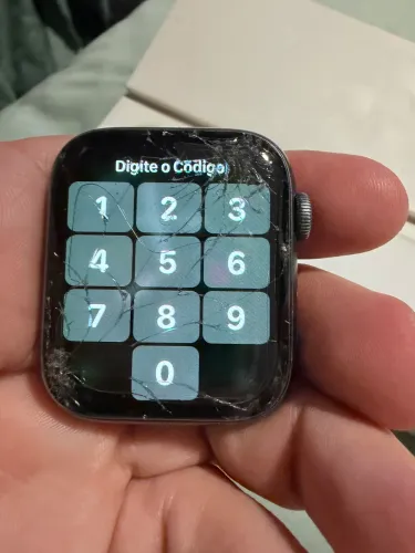 Apple Watch Série 4, 44mm Space Gray GPS, com tela quebrada, porém funcionando 