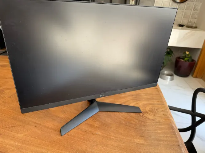? Monitor Gamer LG UltraGear 24? Full HD 144Hz - Seminovo