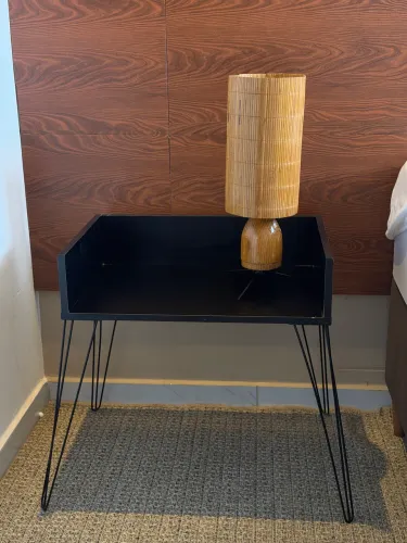 Mesa lateral ou de apoio comprada na Tokstok por R$ 300,00