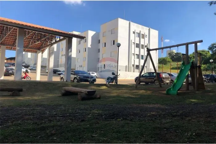 "Charmoso Apê em Capivari: Próprio para Aposentadoria"