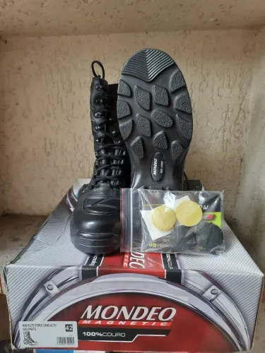 Bota Mondeo Magnetic tam 42 ( Sem Uso)