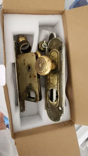 Fechadura Antiga de Latão Maciço com Maçanetas e Espelhos Ornamentais