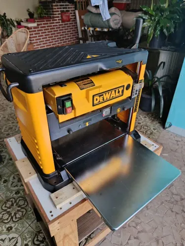 Plaina Desengrossadeira Dewalt 1800w