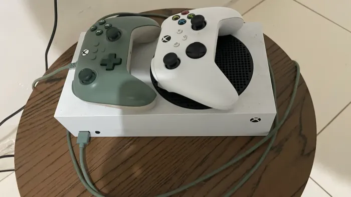 XBOX Series S c/ 2 controles
