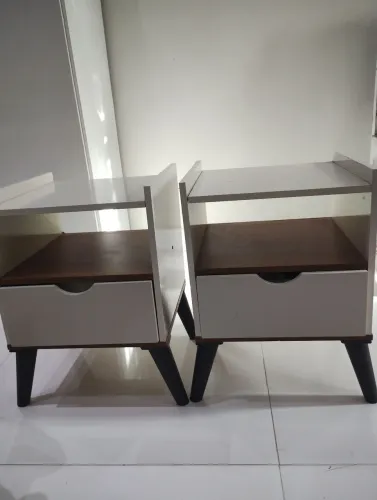 2 mesinhas de cabeceira