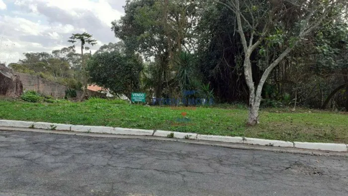 Terreno à venda em condomínio fechado na Granja Viana