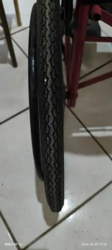 Cadeira de rodas usada