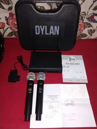 Vende-se microfone sem fio Dylan novo não tem nem um aranhão DW-602 Max