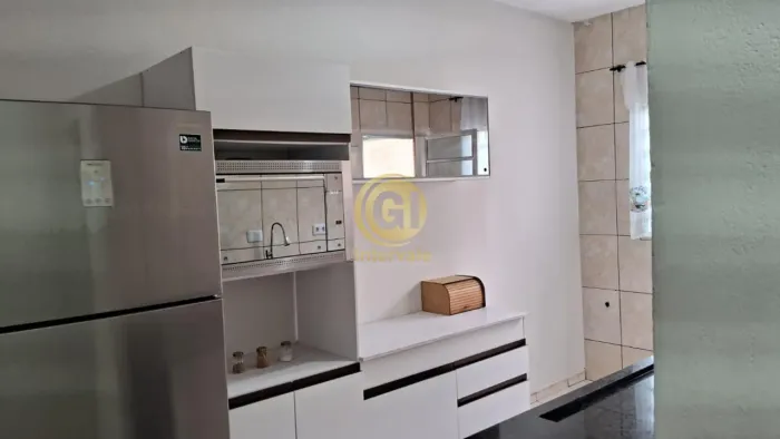 Sobrado Impecável na Cidade Nova de Jacareí: 2 Quartos, 2 Banheiros, 1 Vaga de Garagem Con