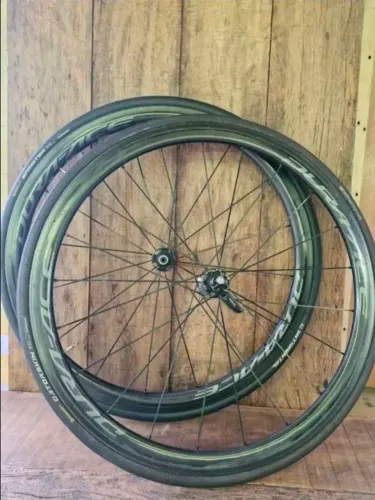 Rodas de carbono dura-ace tubular com os pneus
